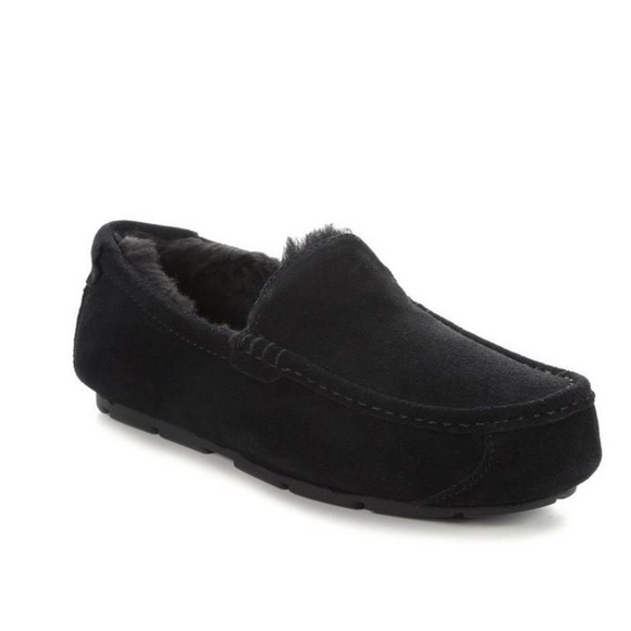 Koolaburra Other - NEW KOOLABURRA by UGG TIPTON Men’s MOCCASINS black suede w/ wool faux fur insole